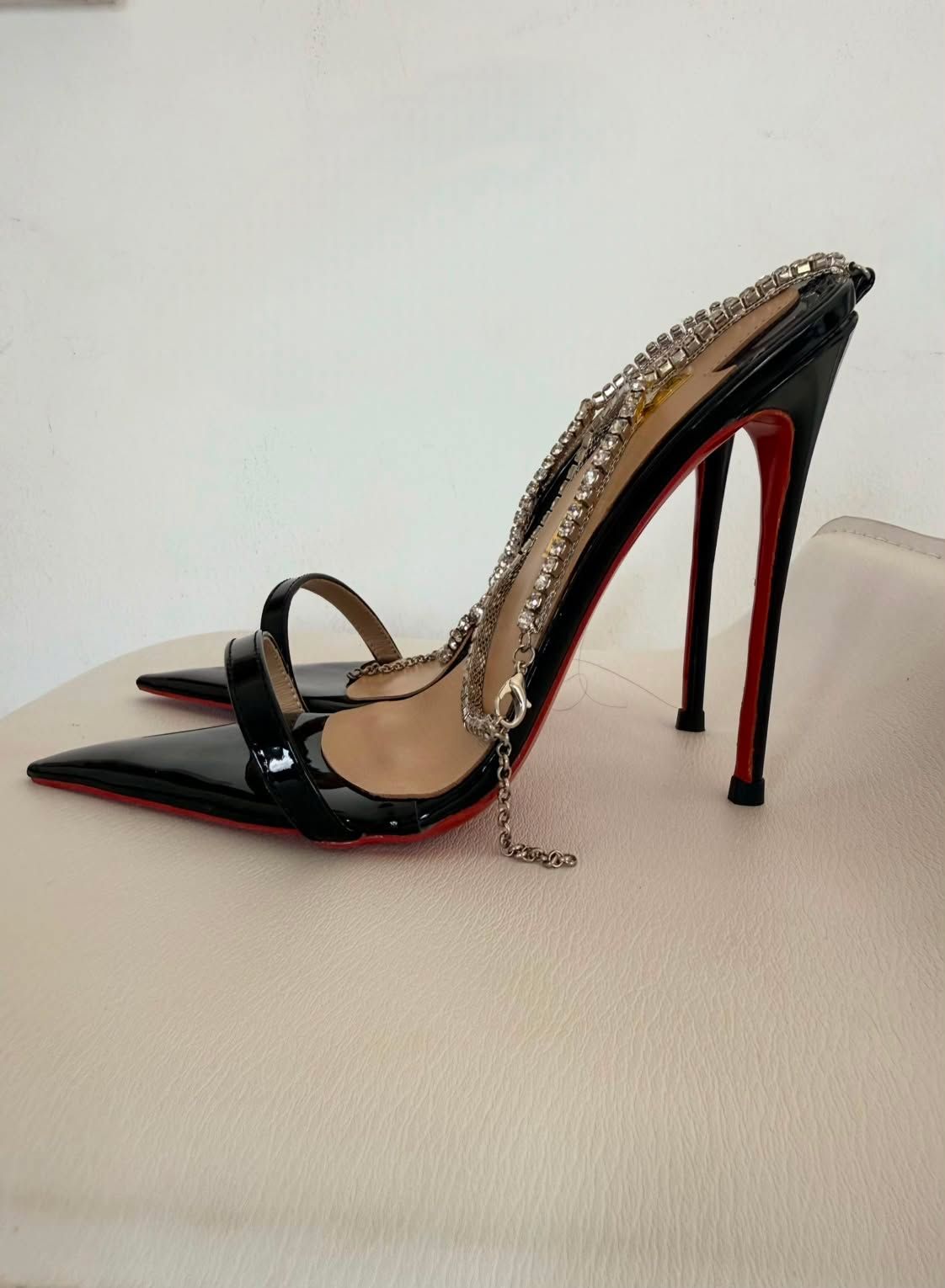 Hanna black strappy sandals with chain