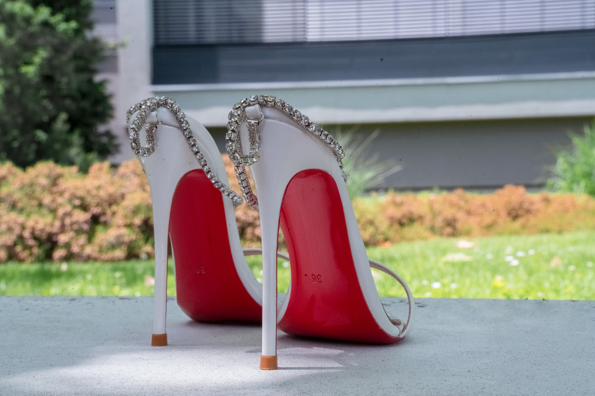Hanna white strappy sandals with chain